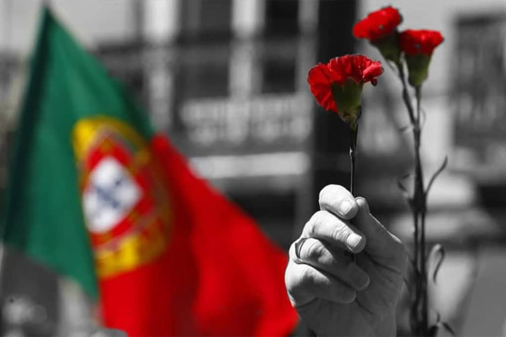 Abril em Flor Revolução dos Cravos de 25 de Abril הכול על החג הלאומי