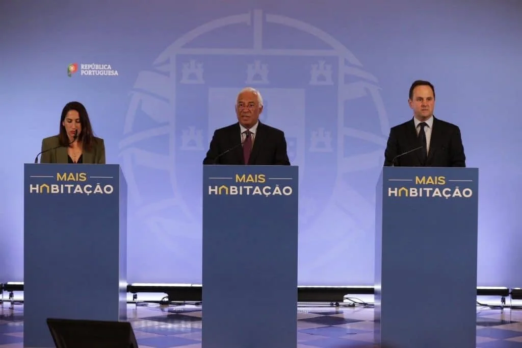 Prime Minister António Costa with Finance Minister, Fernando Medina, and Housing Minister, Marina Gonçalves, at the Council of Ministers press conference. Oeiras, February 16, 2023 (photo: João Bica)