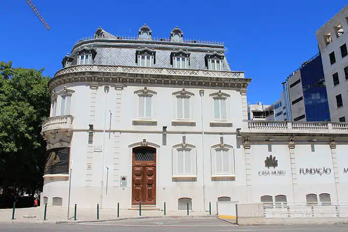 בית-מוזיאון מדיירוס ואלמיידה (Casa-Museu Medeiros e Almeida)